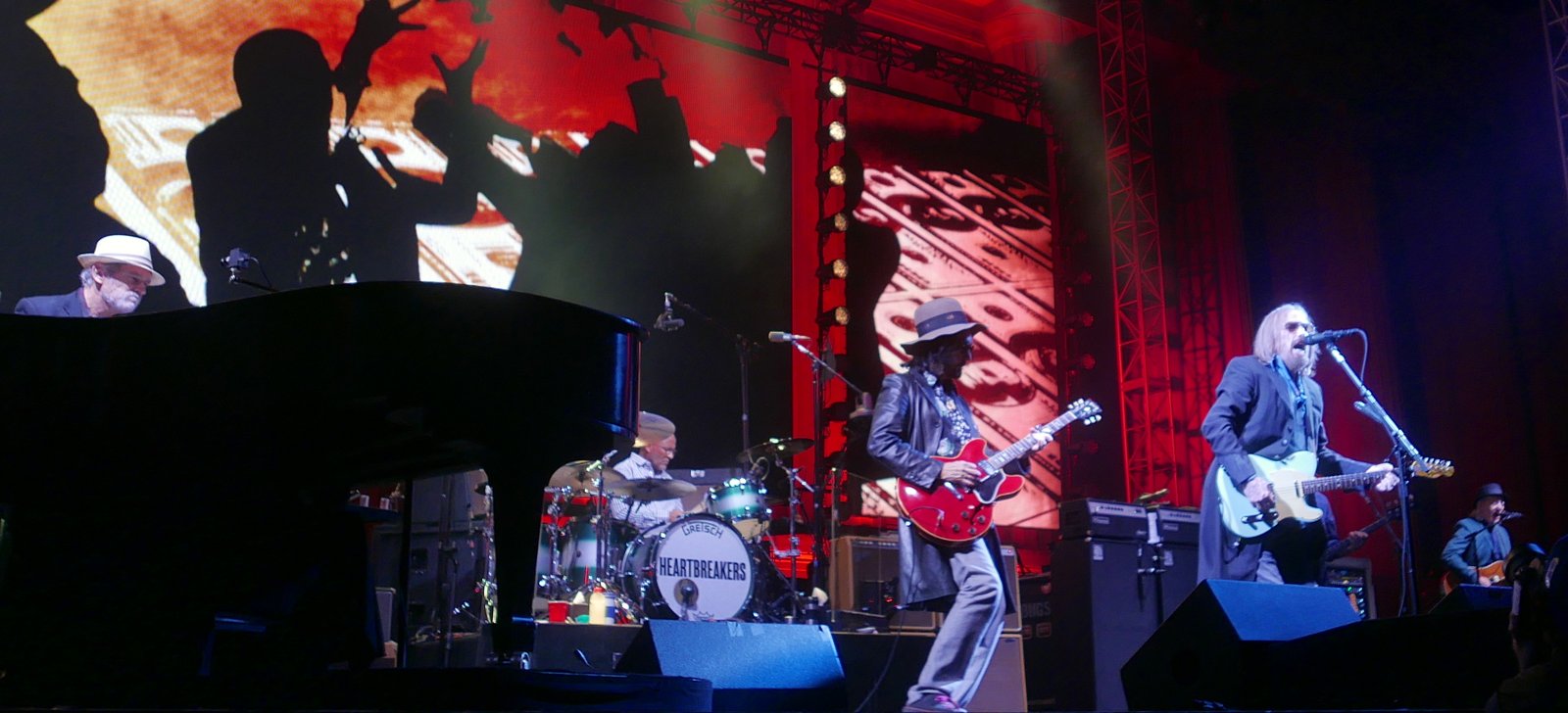 Tom Petty and the Heartbreakers em apresentação em Berkeley, em 22 de agosto de 2017